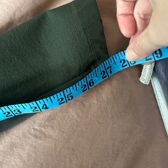 Athleta Headlands Hybrid Mid Rise Cargo Pants US12 in Peat Dark Olive Green - Picture 9 of 12